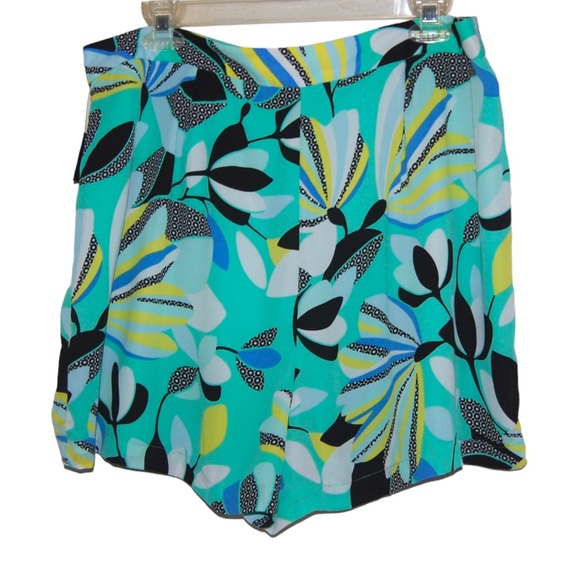 New without tags Floral abstract soft shorts by KAARI - Picture 3 of 7